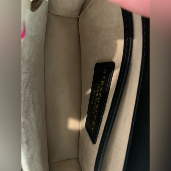 Rare Strathberry East West Mini - Black/Vanilla/Gold - Picture 10 of 16